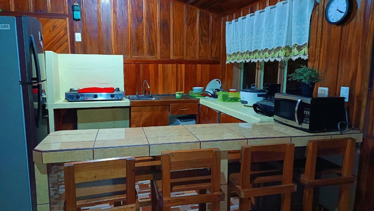 Monteverde Monkey Hostel Exterior photo